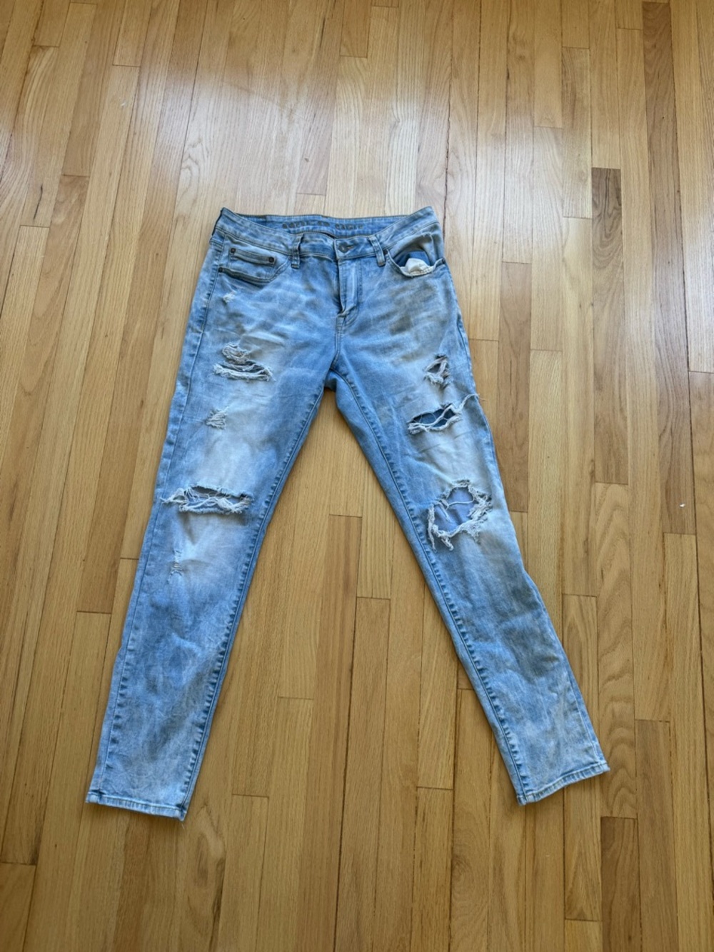 American Eagle Light Wash Distressed Skinny Jeans, 32x32